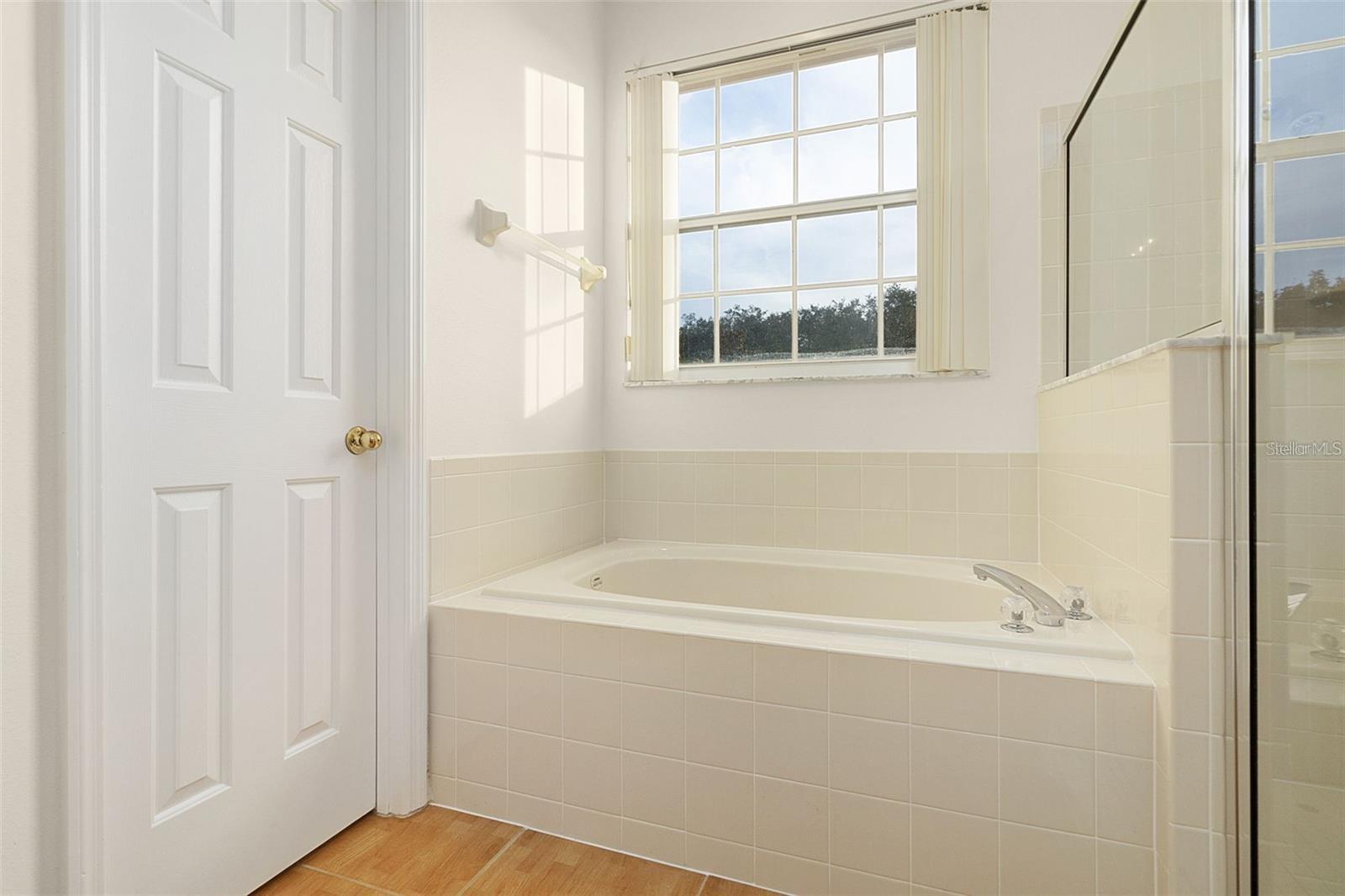 Image 25 of 49 For 411 Tamarind Parke Lane