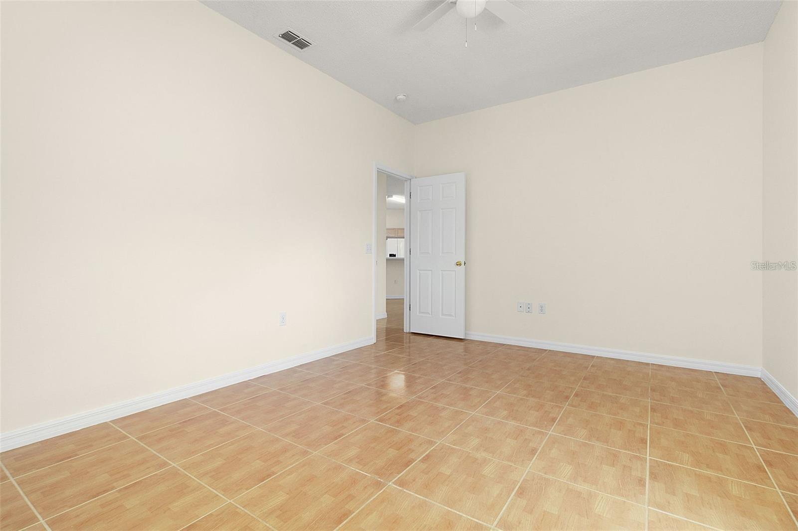 Image 28 of 49 For 411 Tamarind Parke Lane