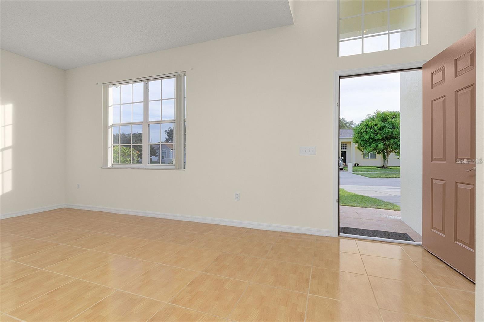 Image 5 of 49 For 411 Tamarind Parke Lane