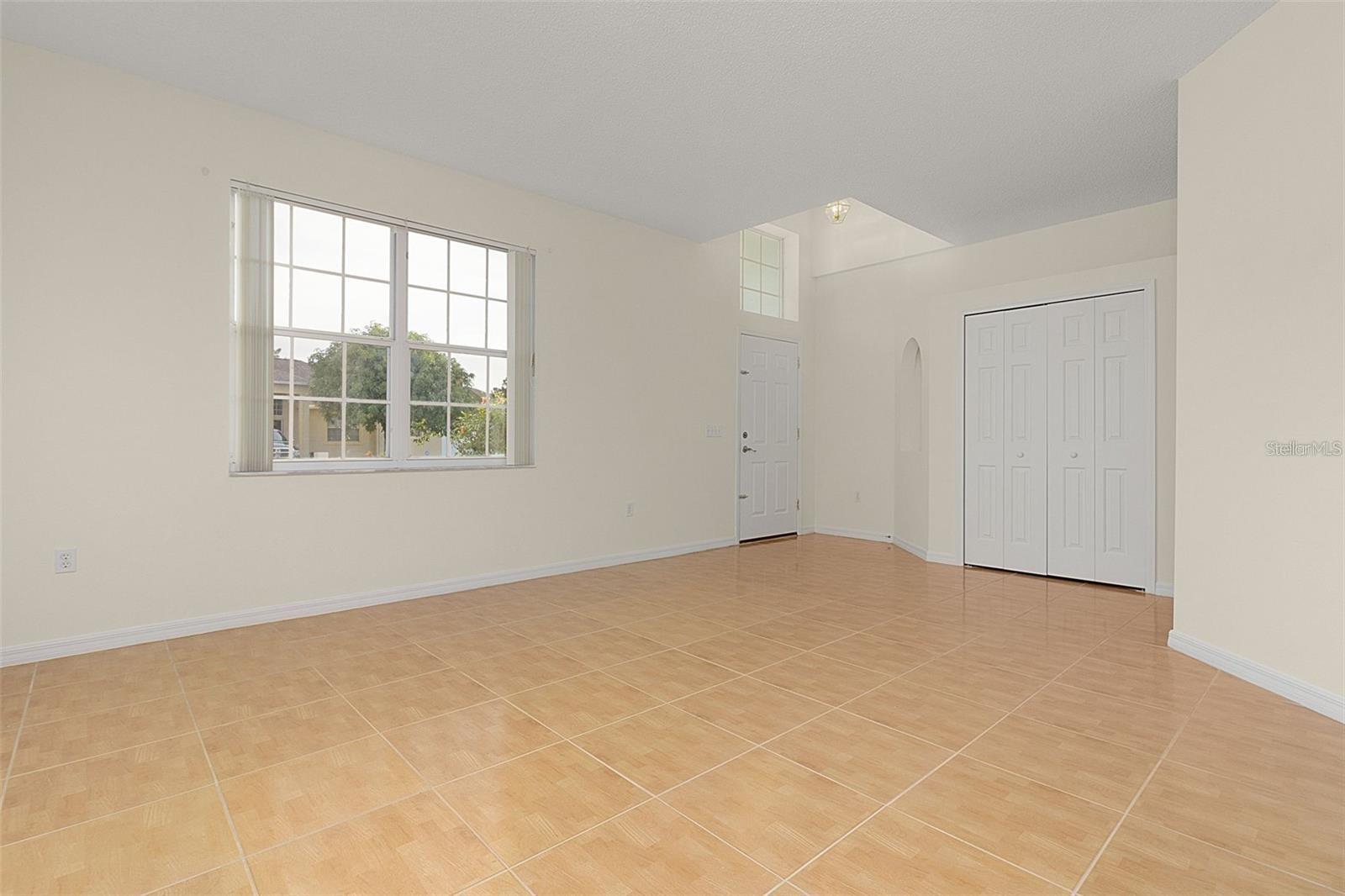 Image 6 of 49 For 411 Tamarind Parke Lane
