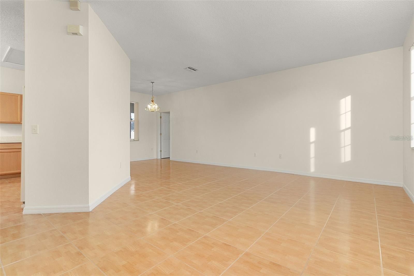 Image 7 of 49 For 411 Tamarind Parke Lane