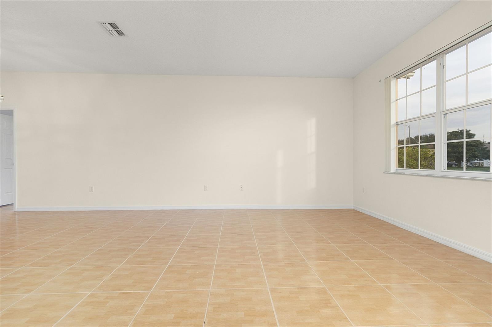 Image 8 of 49 For 411 Tamarind Parke Lane