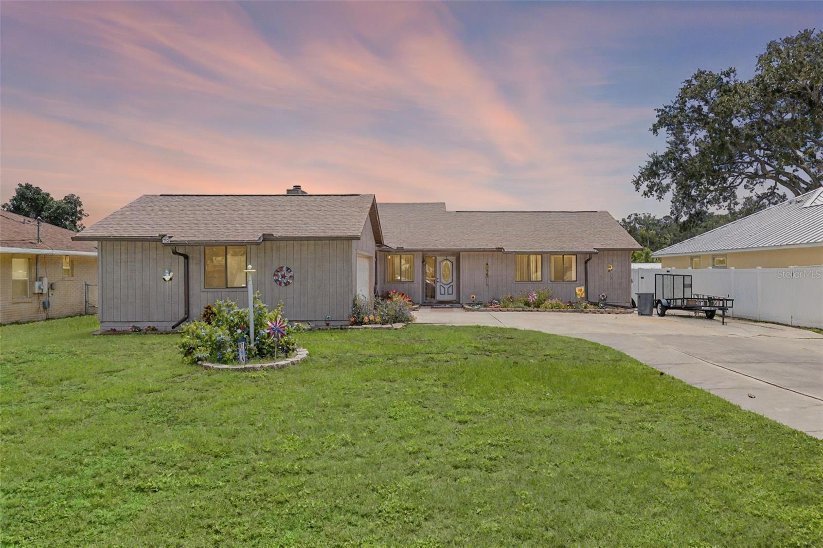 Details for 27714 Lois Drive, TAVARES, FL 32778