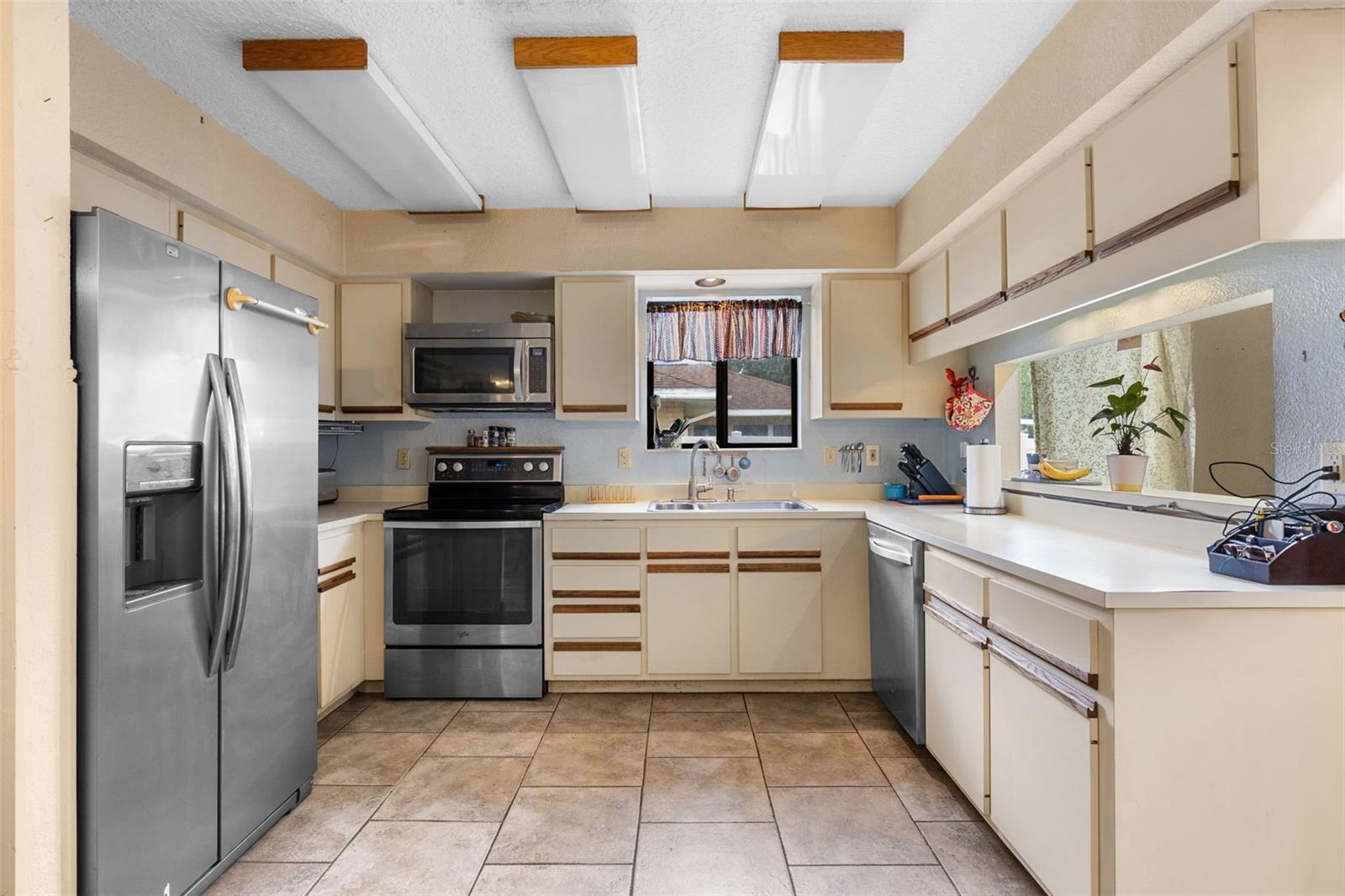 Image 12 of 42 For 27714 Lois Drive