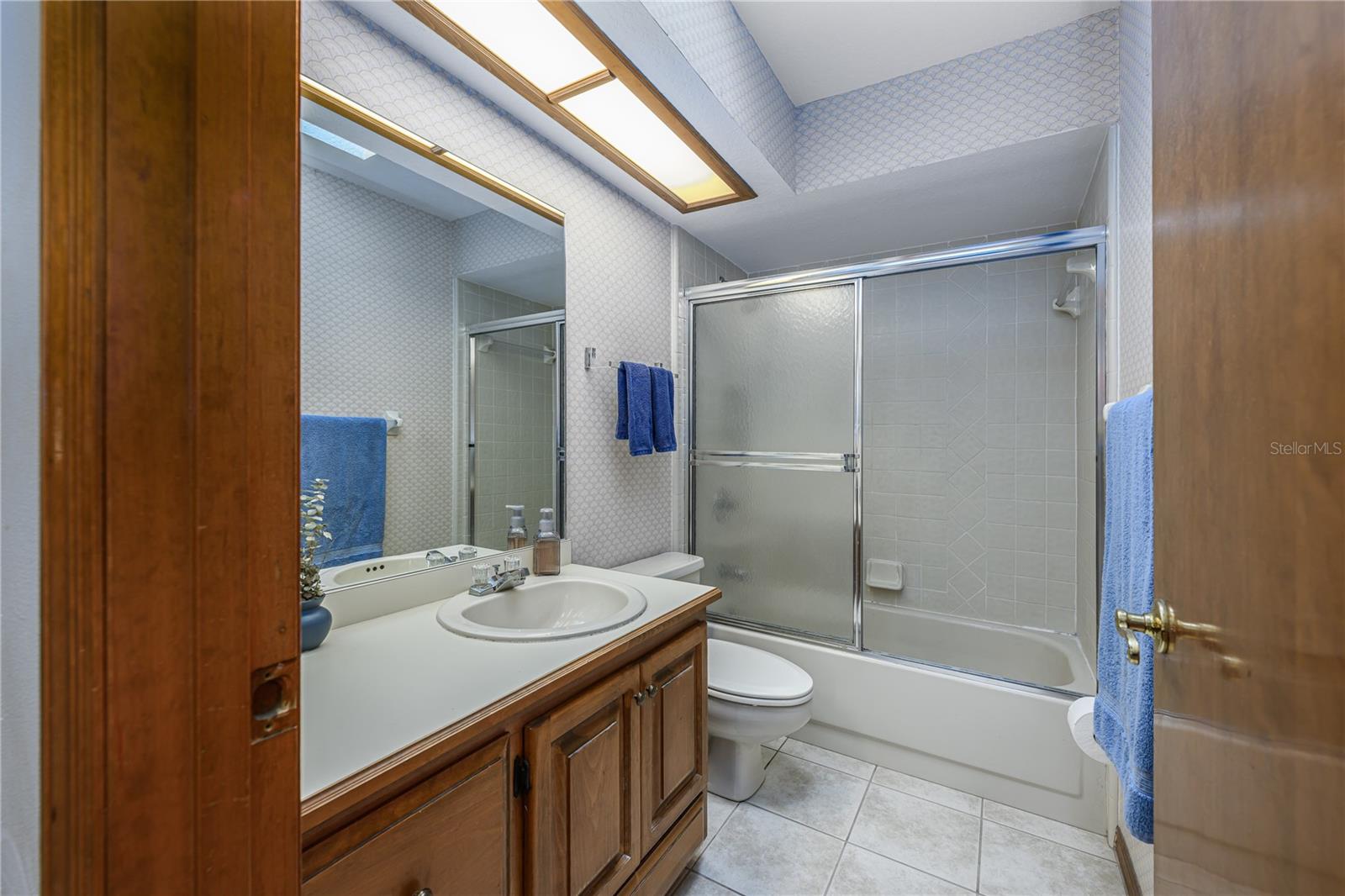 Image 15 of 33 For 985 Willow Run Lane