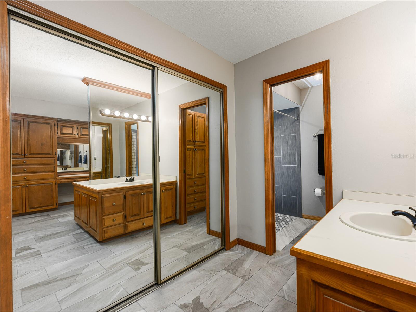 Image 24 of 33 For 985 Willow Run Lane