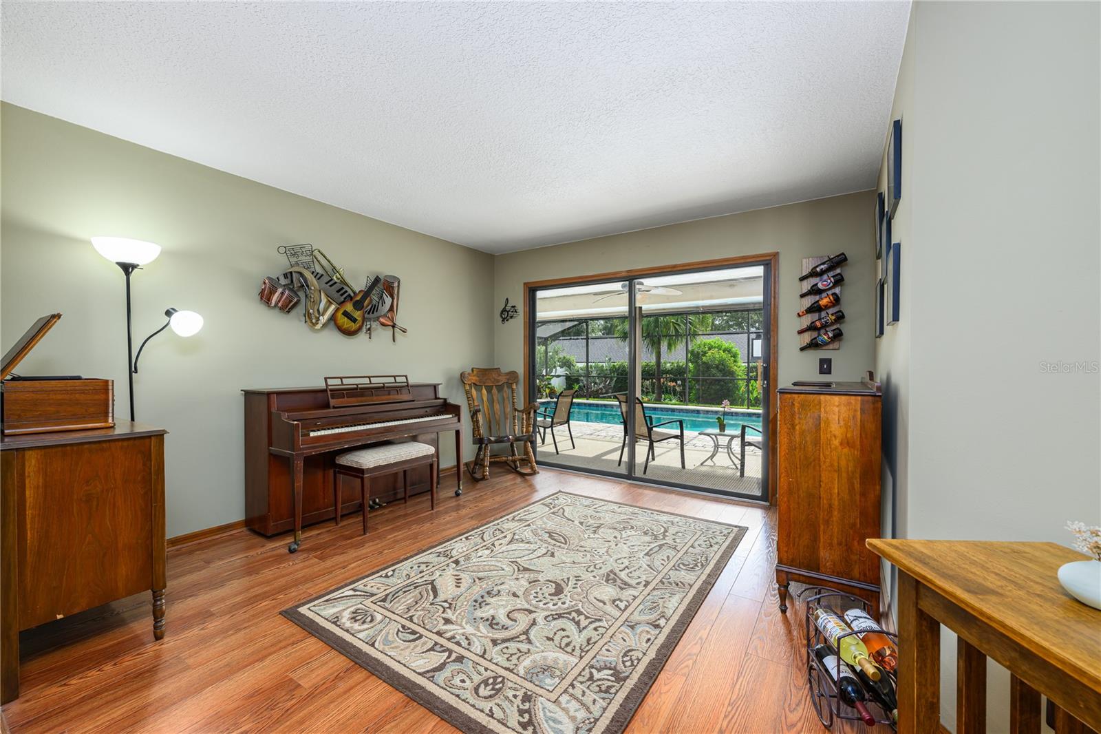 Image 5 of 33 For 985 Willow Run Lane