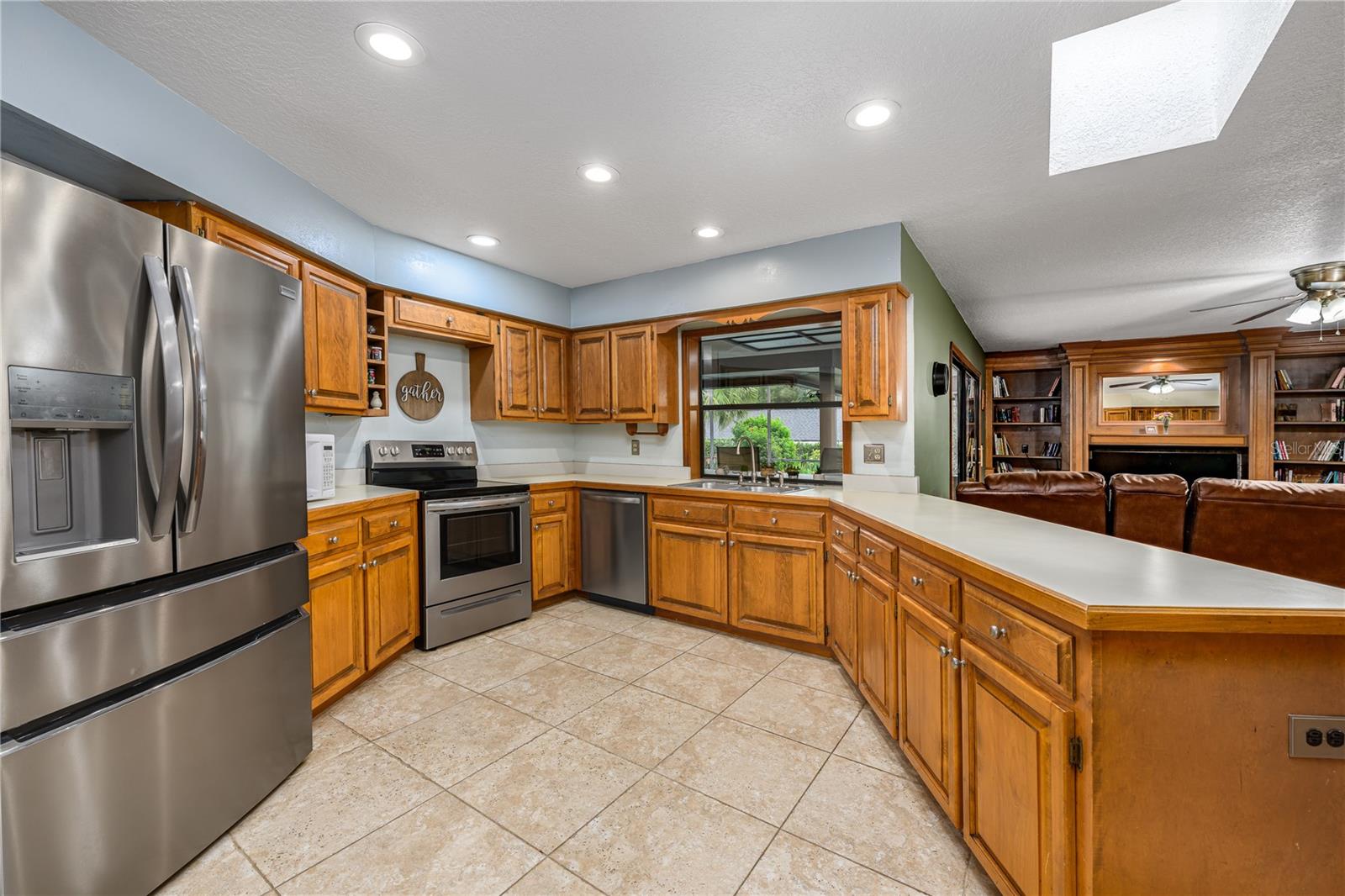 Image 8 of 33 For 985 Willow Run Lane