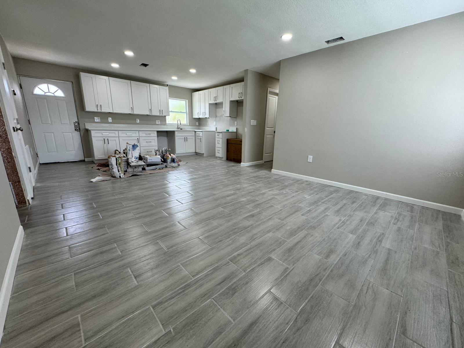 Image 3 of 19 For 1139 Poppy Avenue
