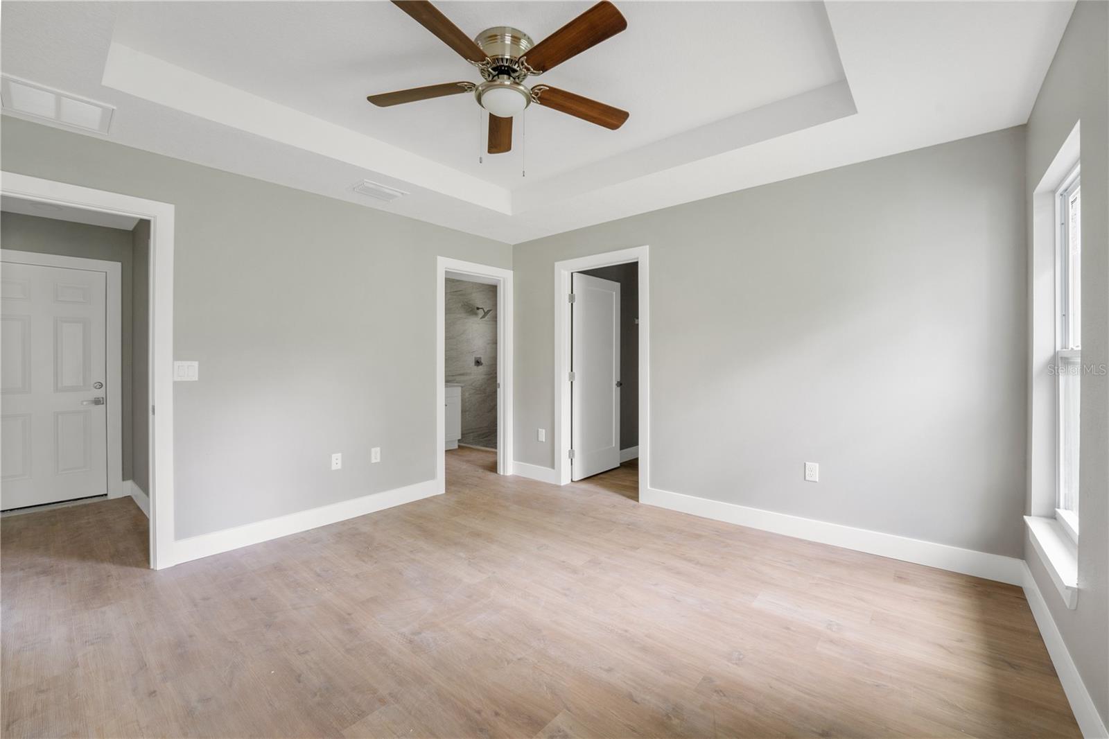 Listing photo id 8 for 9299 Tahiti Way