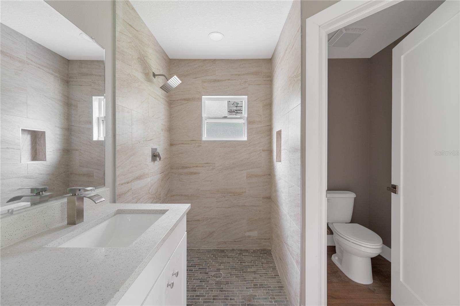 Listing photo id 12 for 9299 Tahiti Way