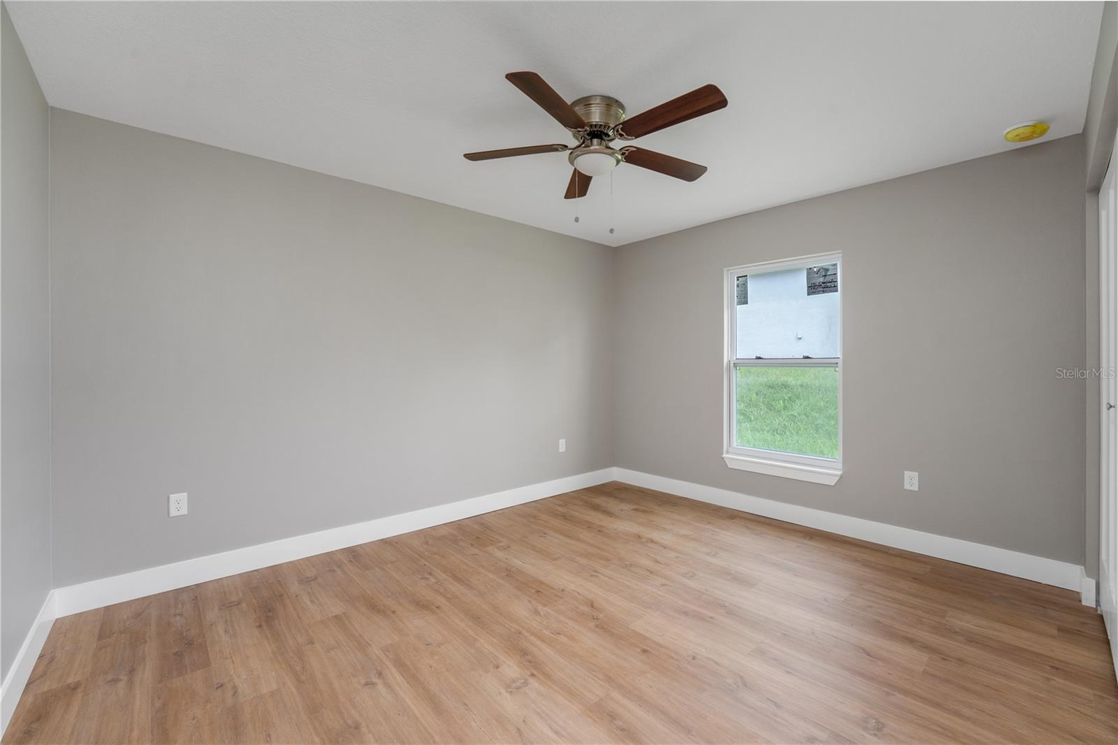 Listing photo id 14 for 9299 Tahiti Way