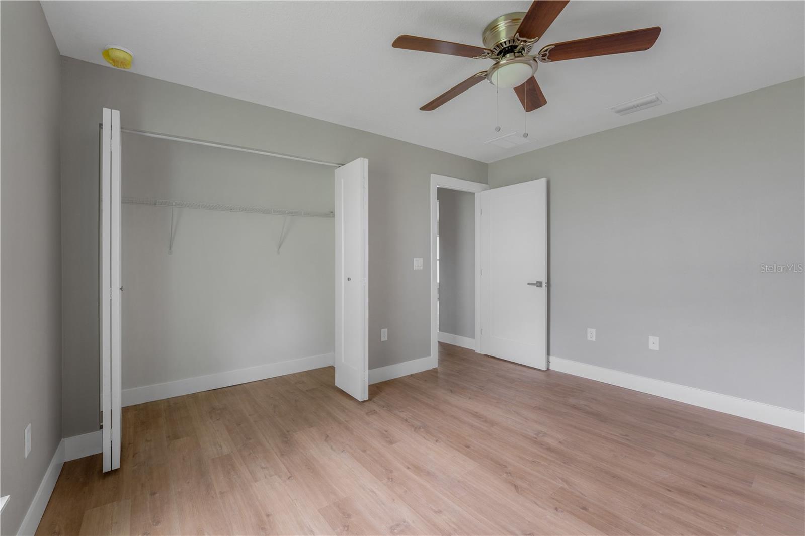Listing photo id 23 for 9299 Tahiti Way