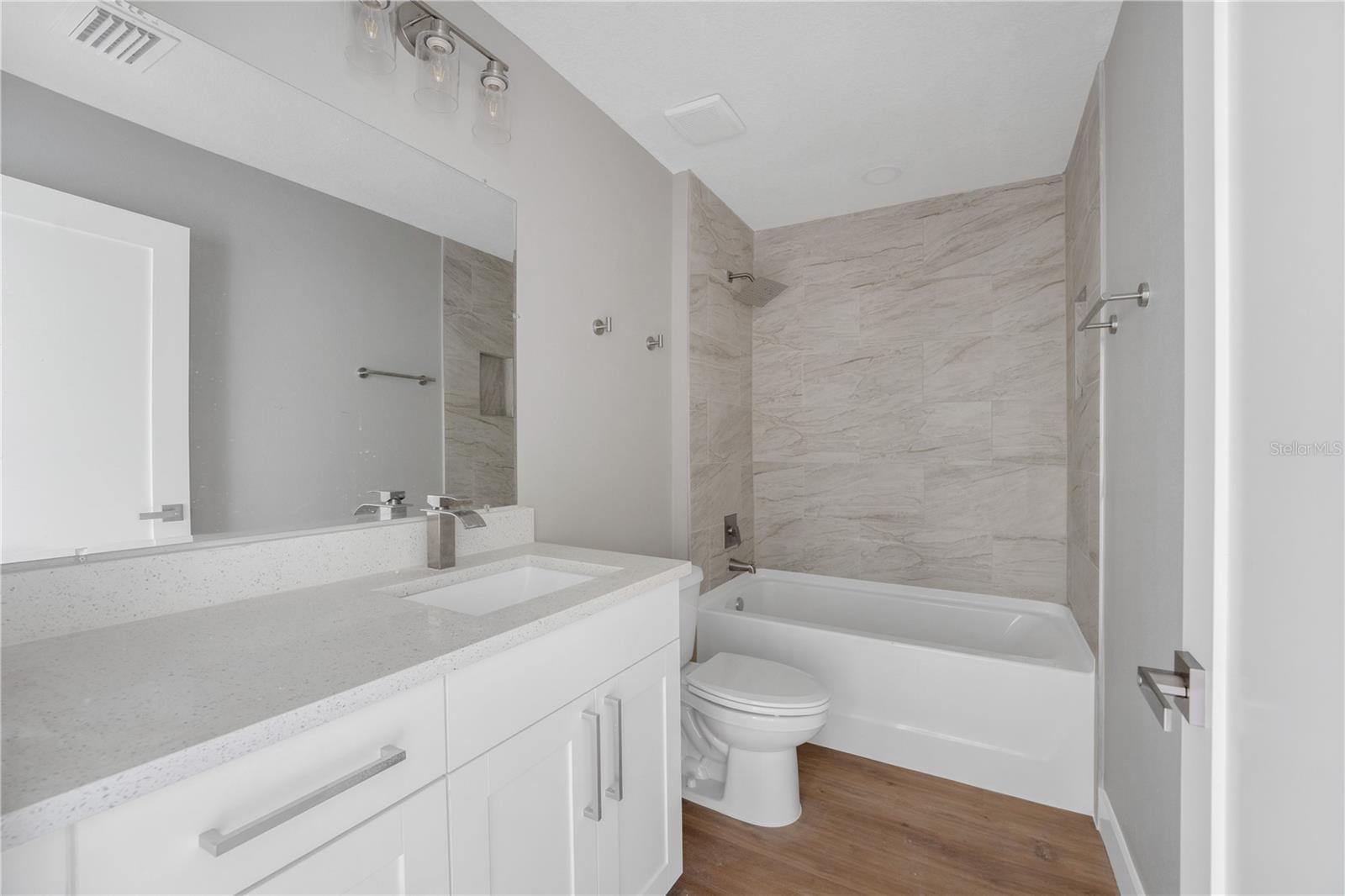 Listing photo id 24 for 9299 Tahiti Way