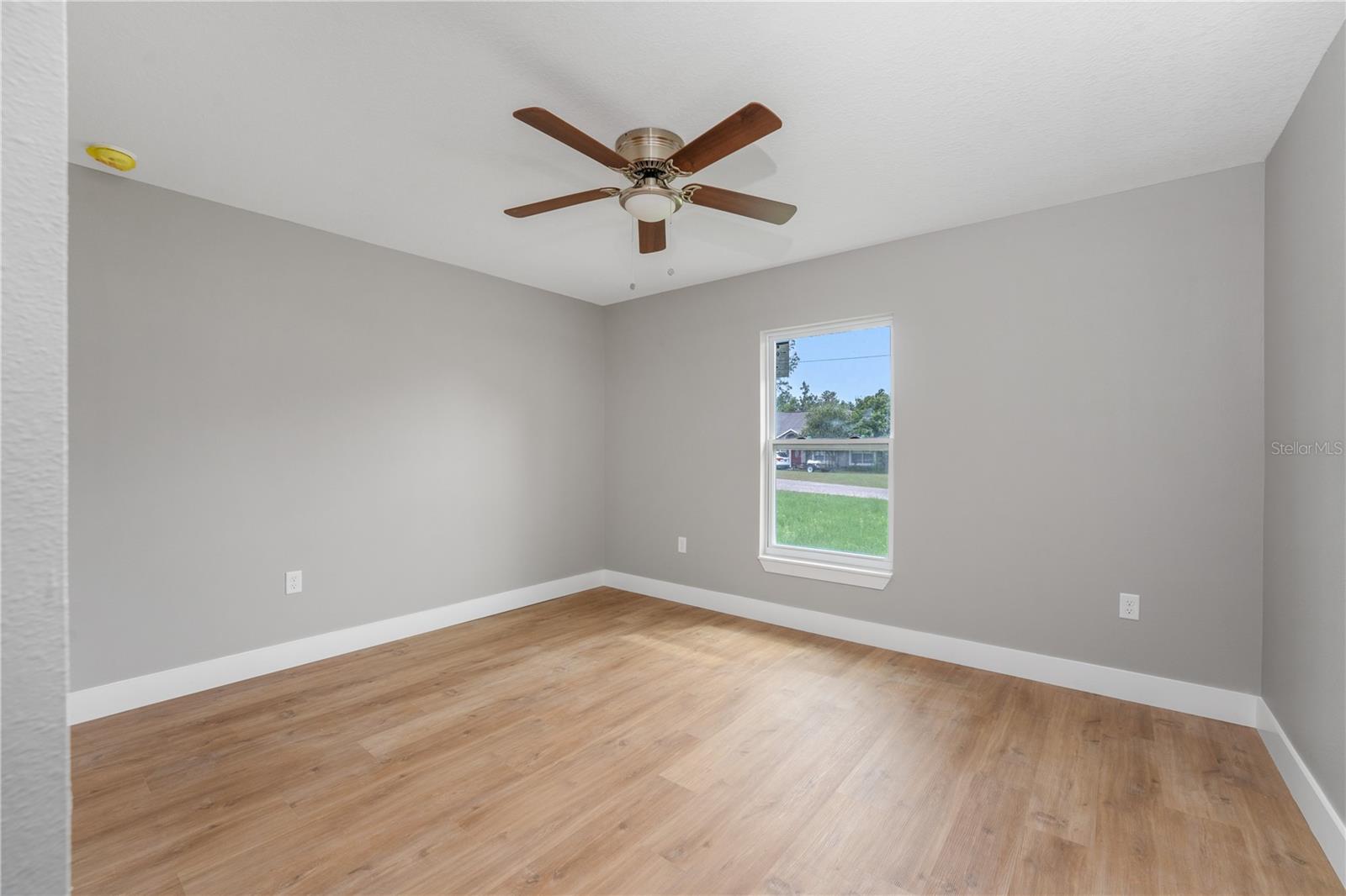 Listing photo id 25 for 9299 Tahiti Way