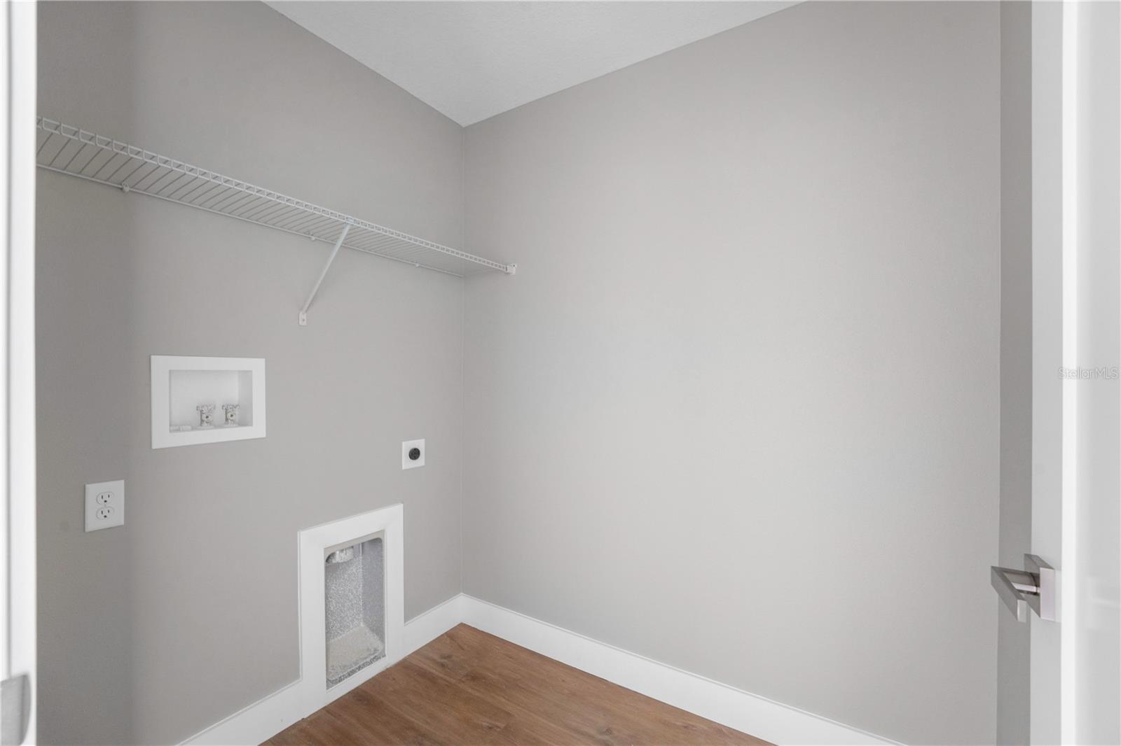Listing photo id 26 for 9299 Tahiti Way