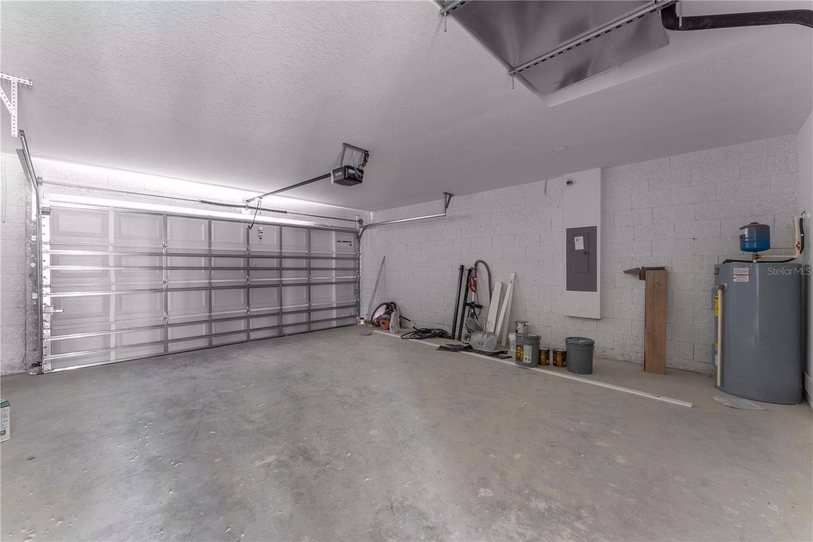 Listing photo id 27 for 9299 Tahiti Way