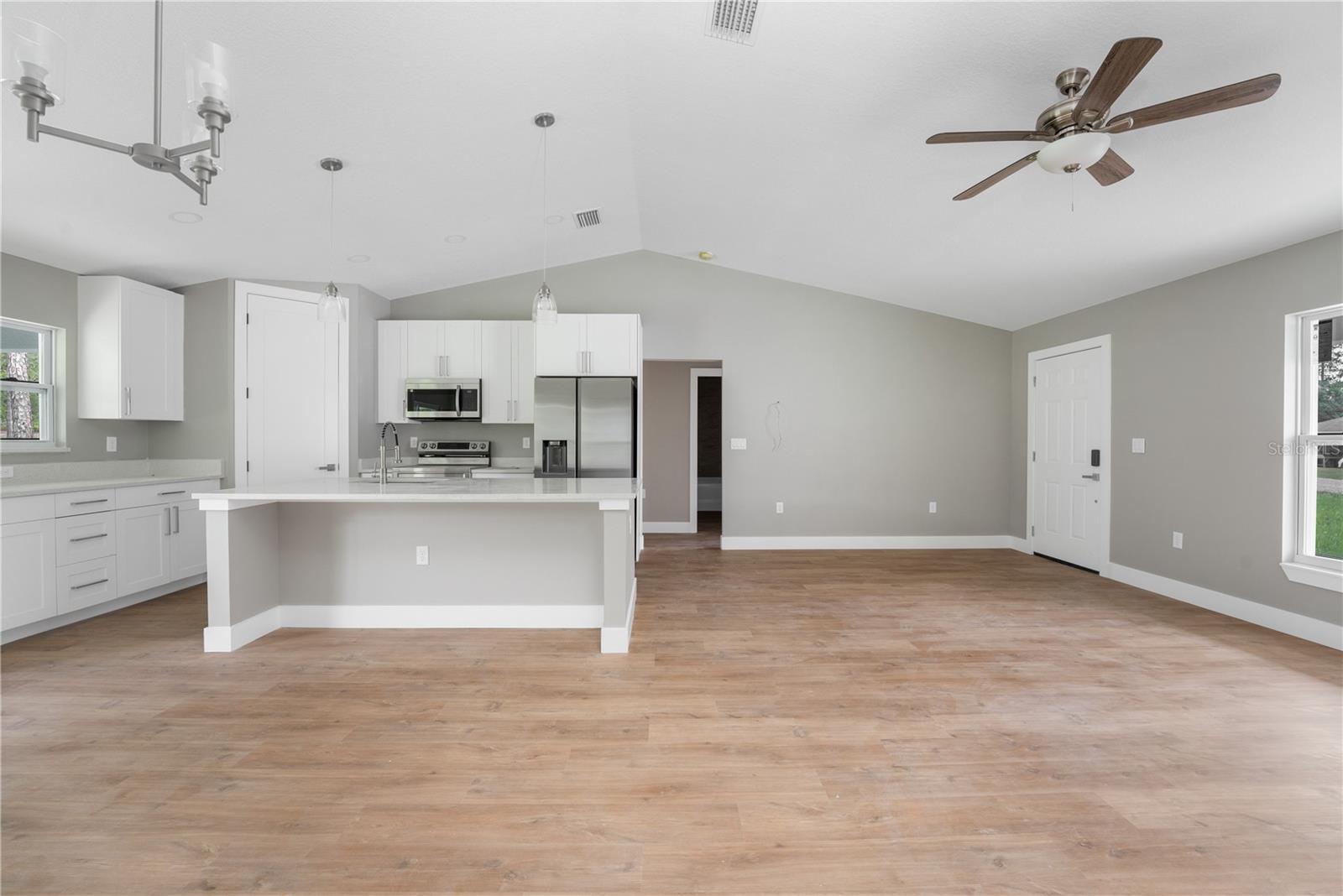 Listing photo id 4 for 9299 Tahiti Way