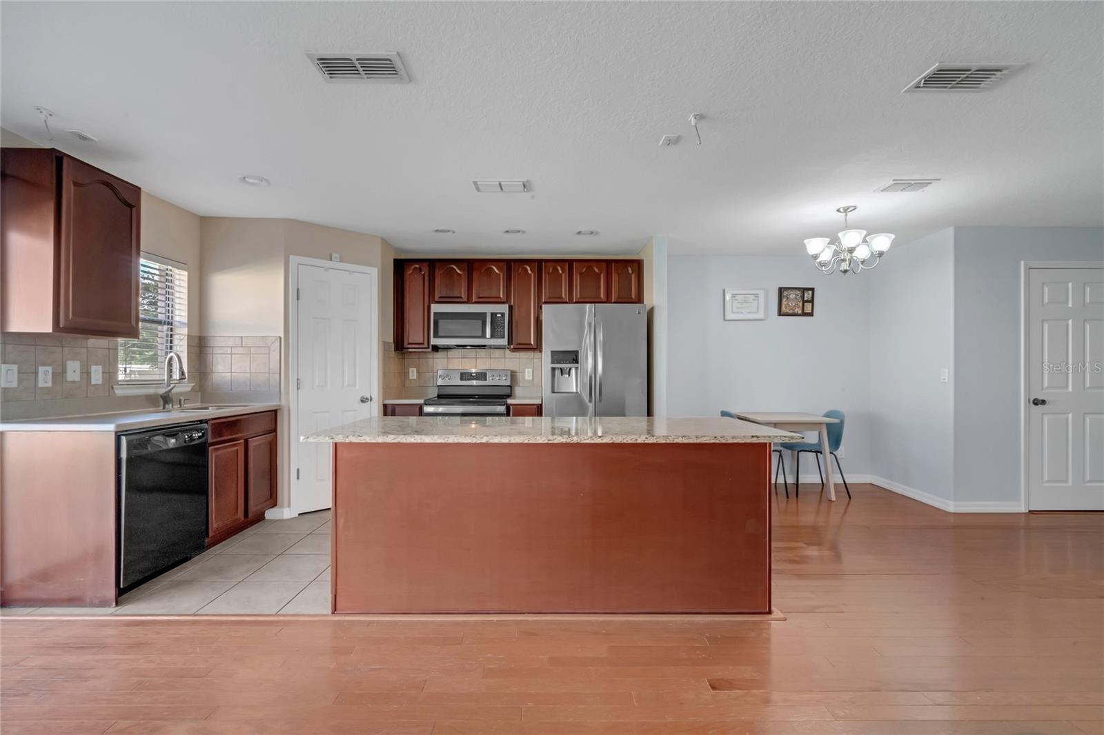 Image 6 of 23 For 2120 Windsor Lake Circle