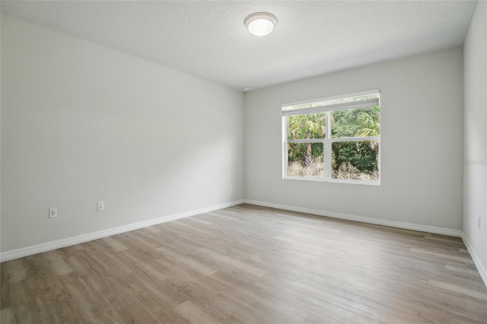 Image 38 of 61 For 5079 Royal Point Avenue