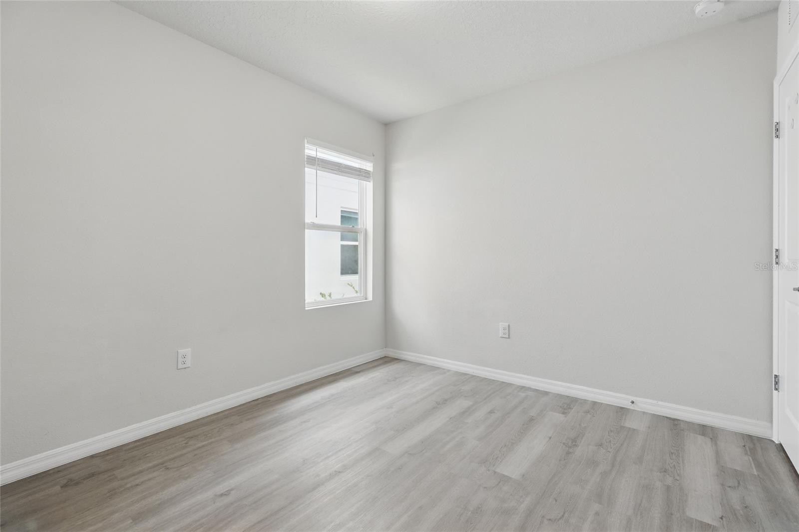 Image 49 of 61 For 5079 Royal Point Avenue