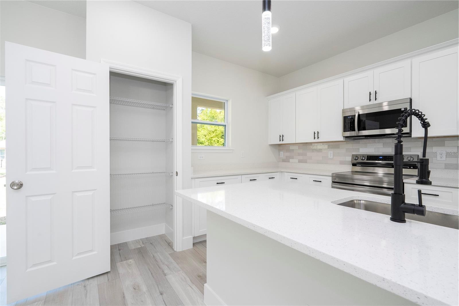 Image 18 of 43 For 10333 Halsey Way