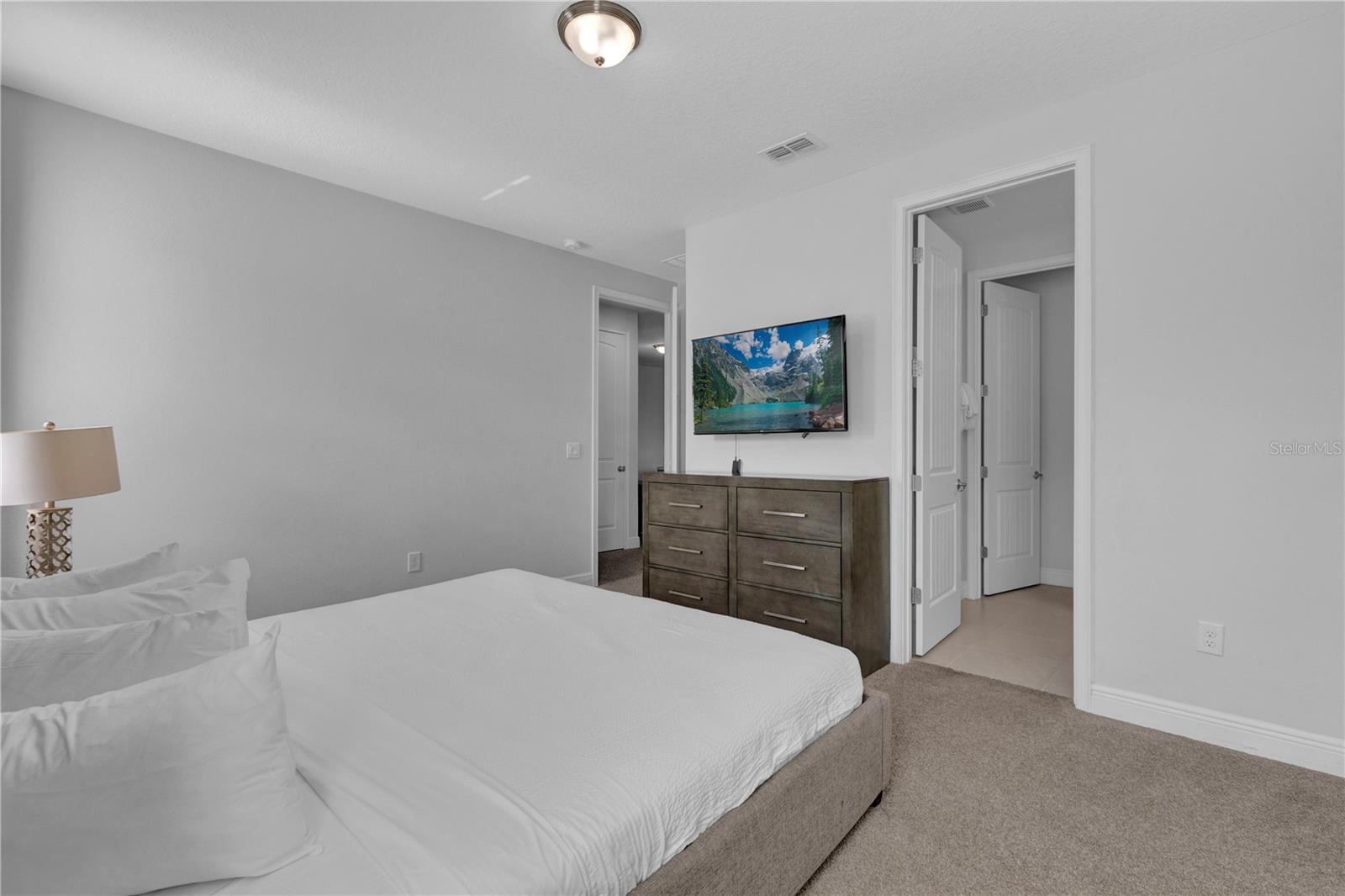 Listing photo id 11 for 7524 Marker Avenue
