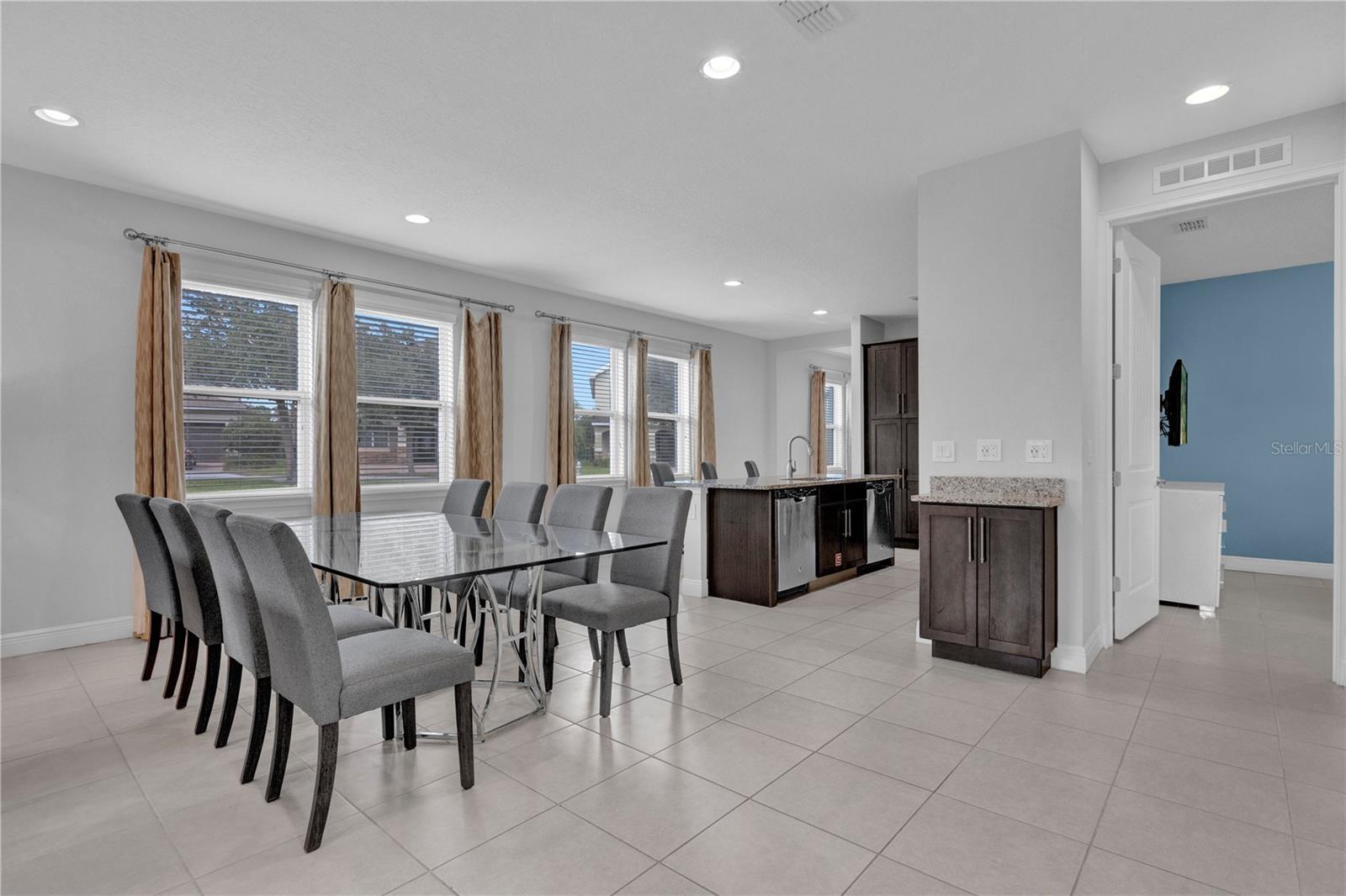 Listing photo id 19 for 7524 Marker Avenue