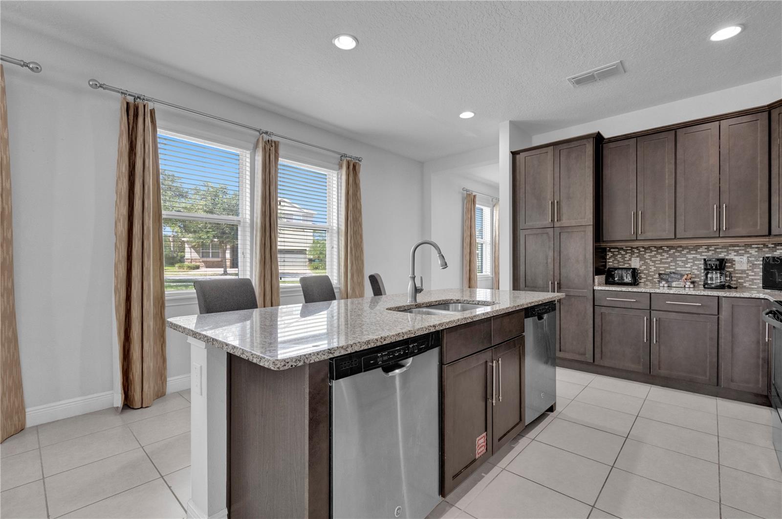 Listing photo id 29 for 7524 Marker Avenue