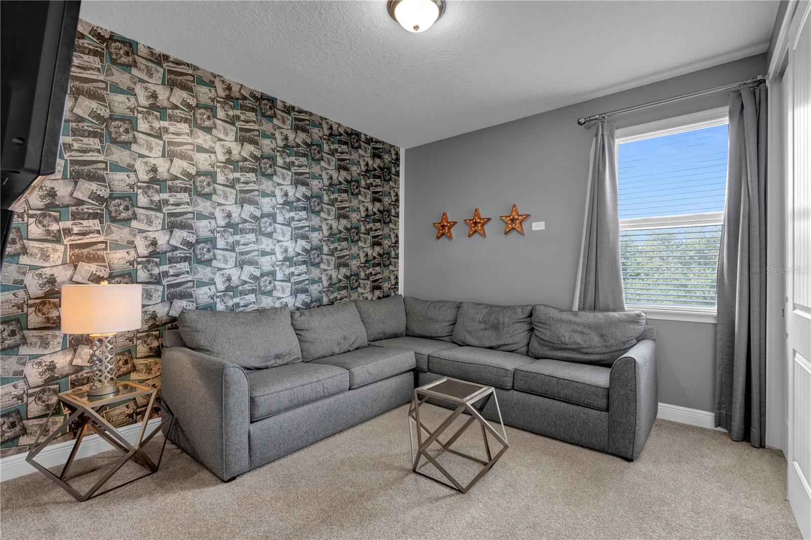 Listing photo id 2 for 7524 Marker Avenue