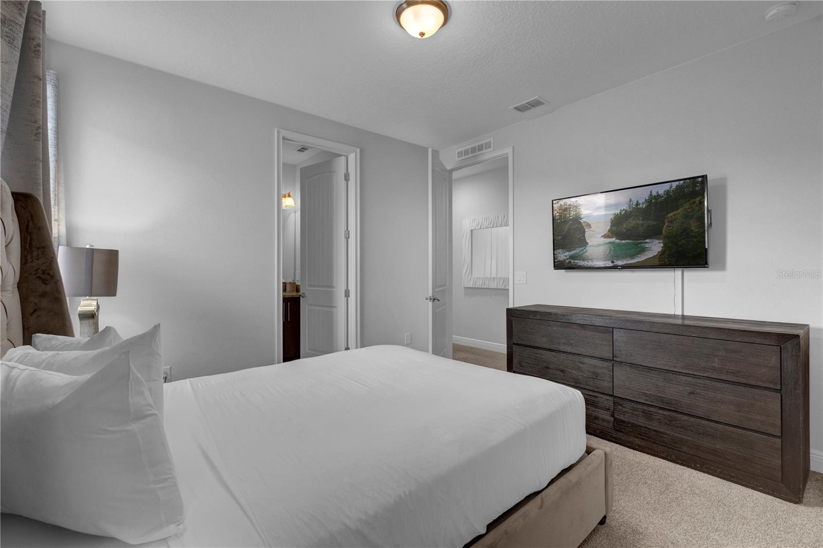 Listing photo id 4 for 7524 Marker Avenue