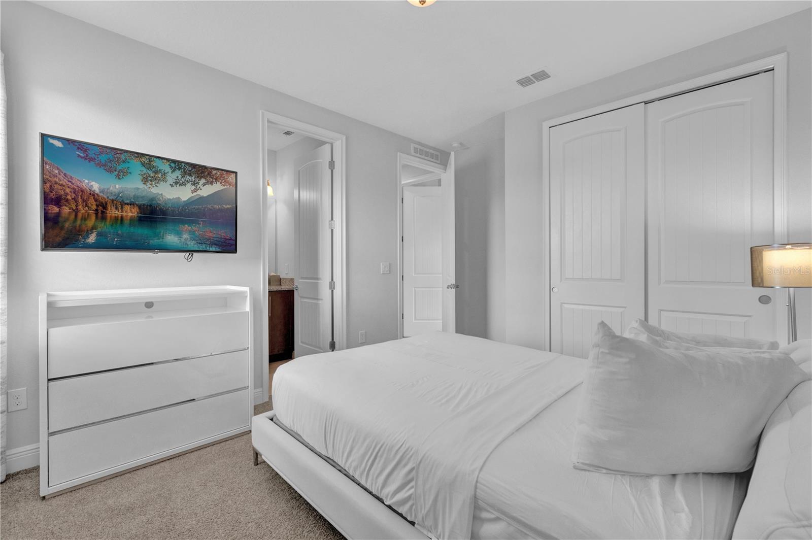 Listing photo id 7 for 7524 Marker Avenue
