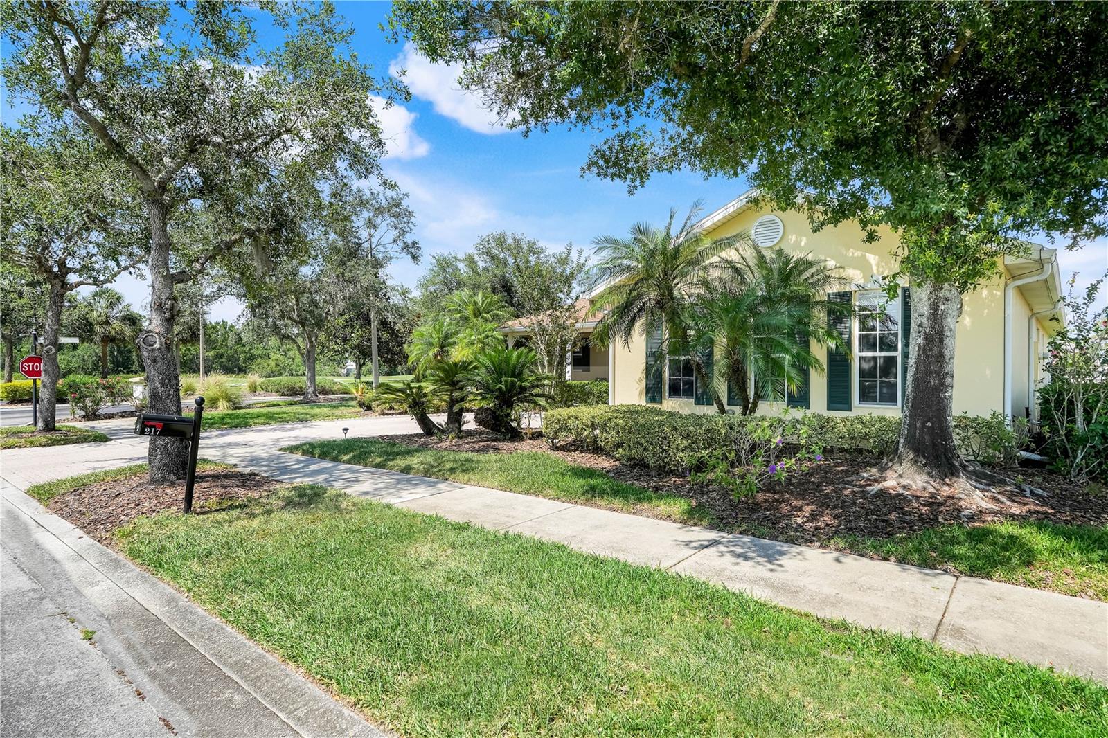 Image 6 of 47 For 217 Lake Cassidy Drive