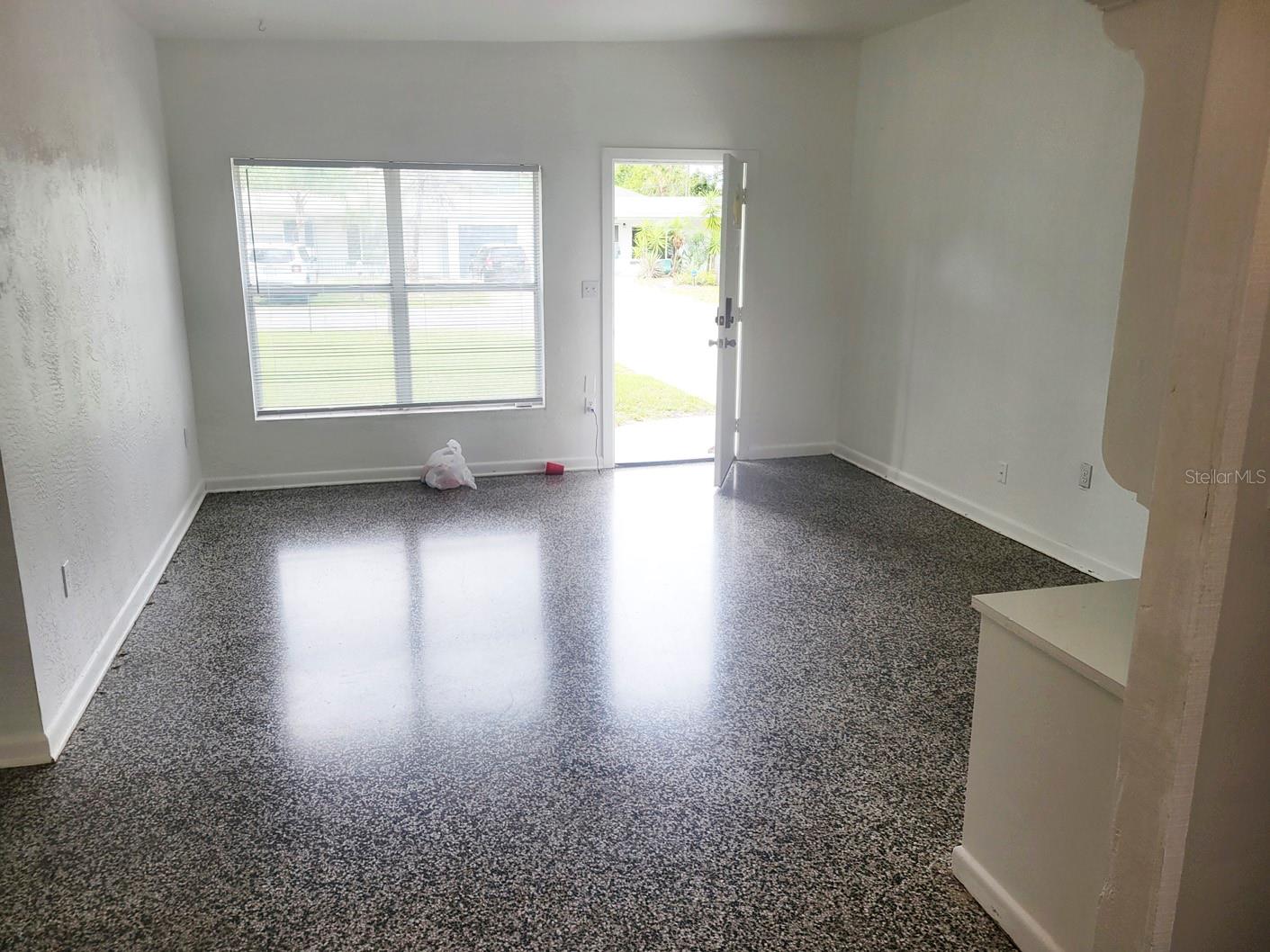 Image 2 of 10 For 70 Griggs Avenue