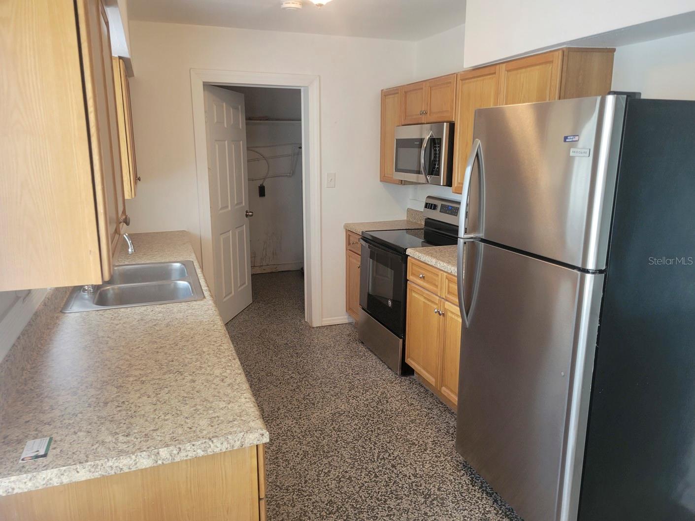 Image 3 of 10 For 70 Griggs Avenue