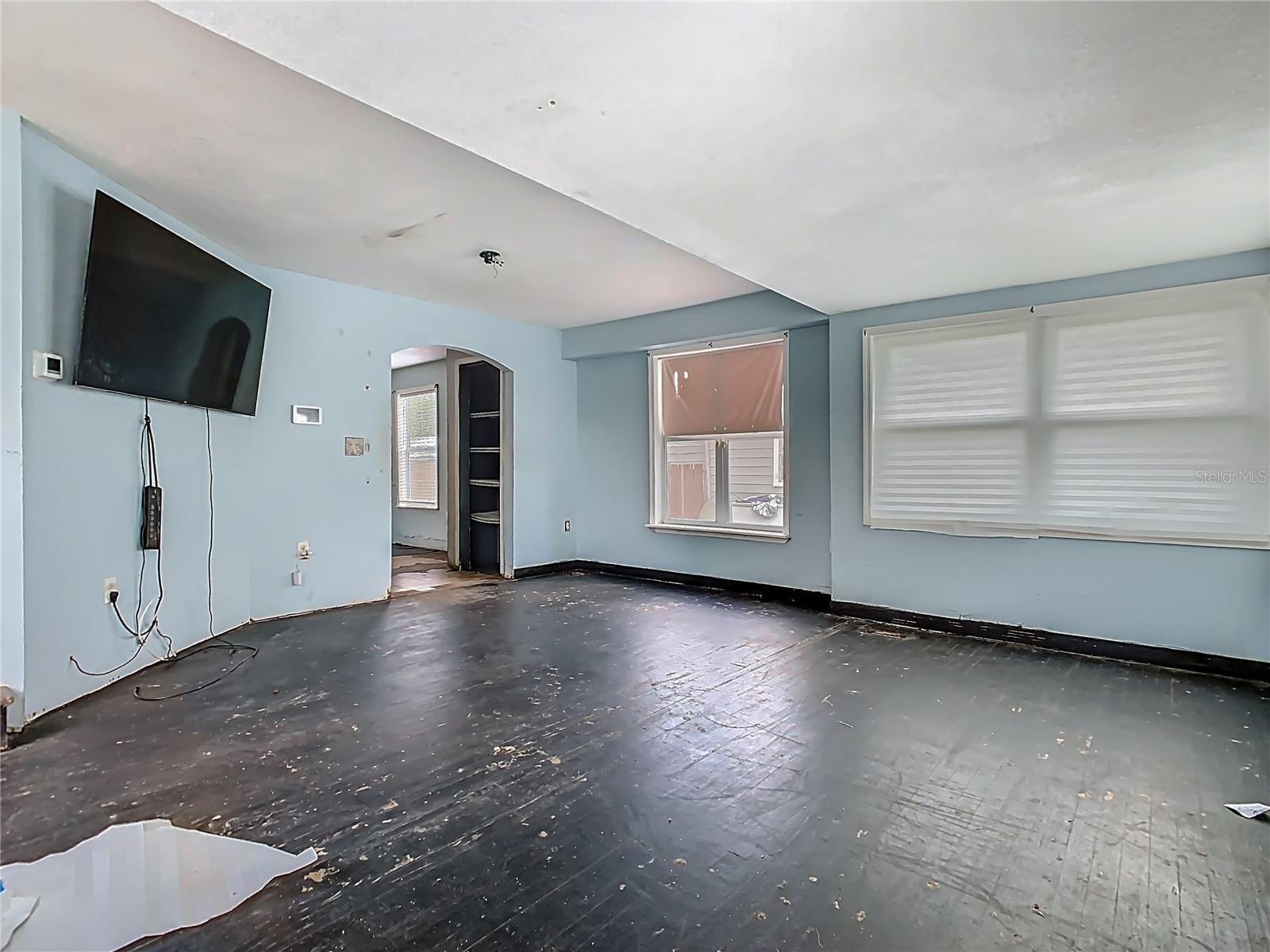 Image 11 of 43 For 1504 Indiana Avenue