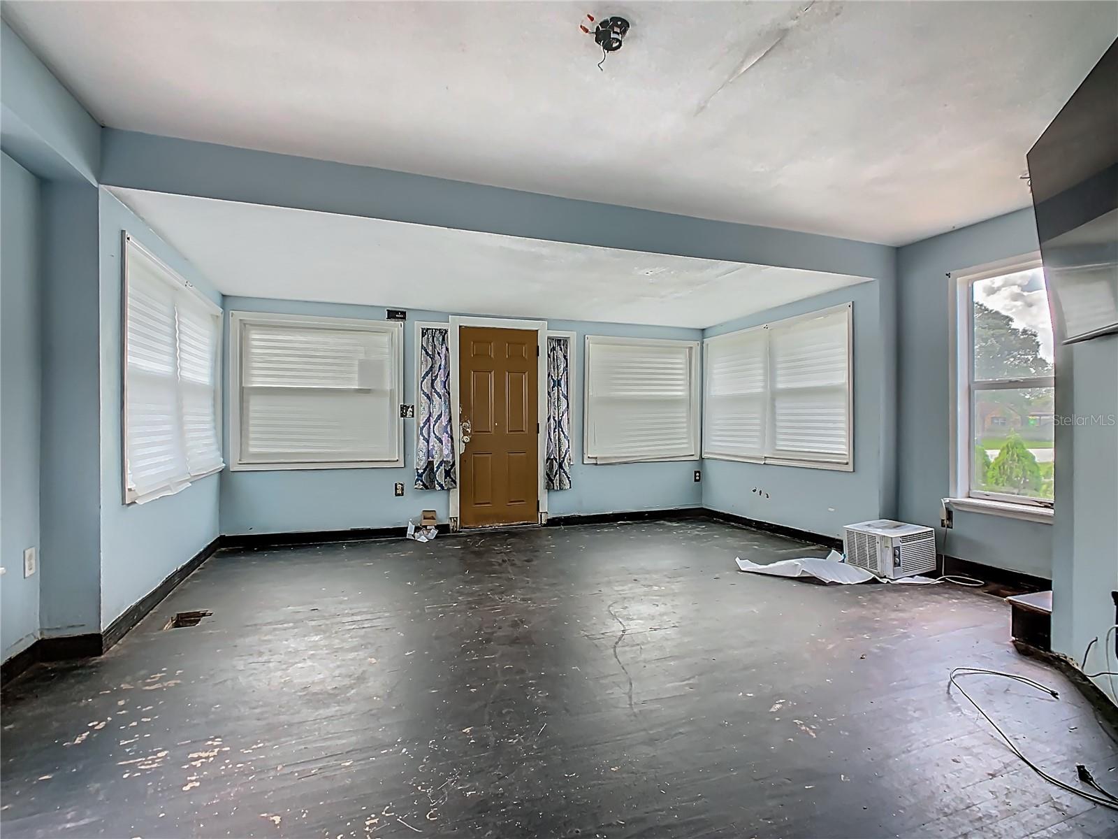 Image 13 of 43 For 1504 Indiana Avenue