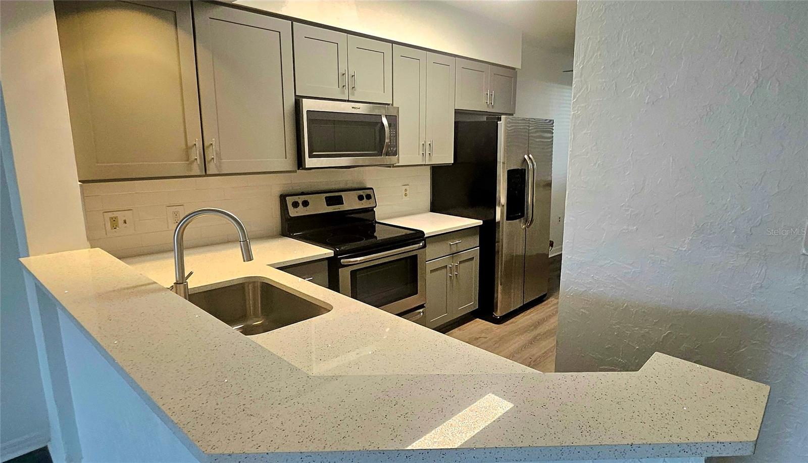 Image 3 of 12 For 401 Robinson Street 4