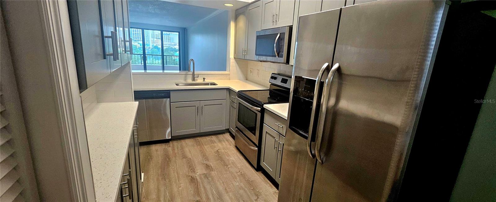 Image 4 of 12 For 401 Robinson Street 4