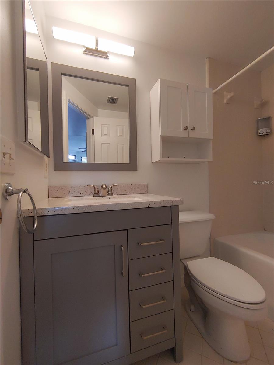 Image 9 of 12 For 401 Robinson Street 4