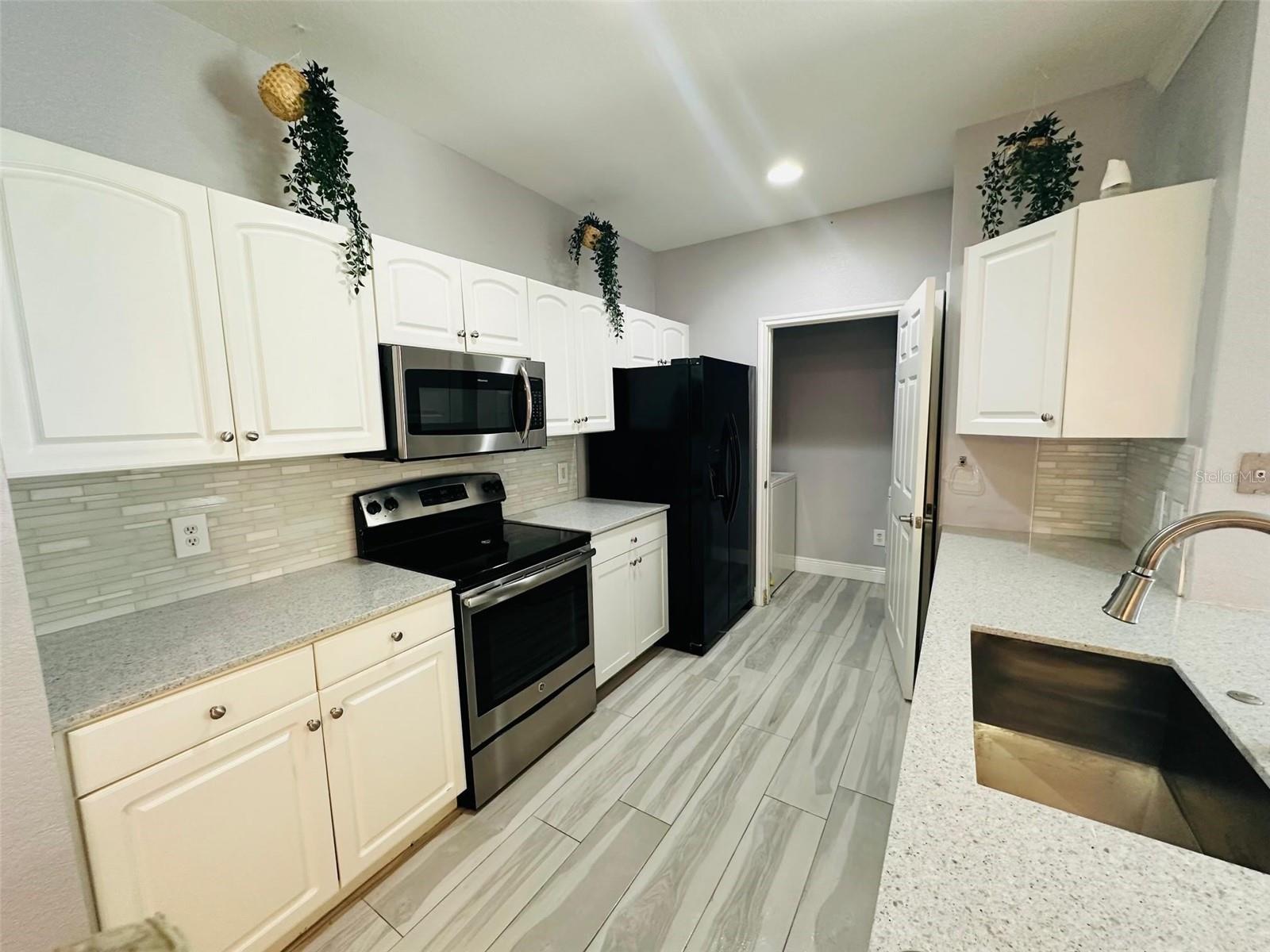 Image 2 of 15 For 860 Orange Avenue 460