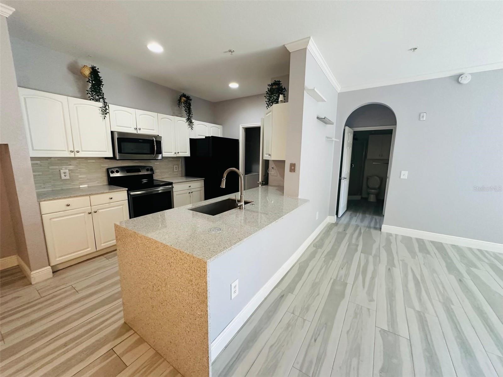 Image 3 of 15 For 860 Orange Avenue 460