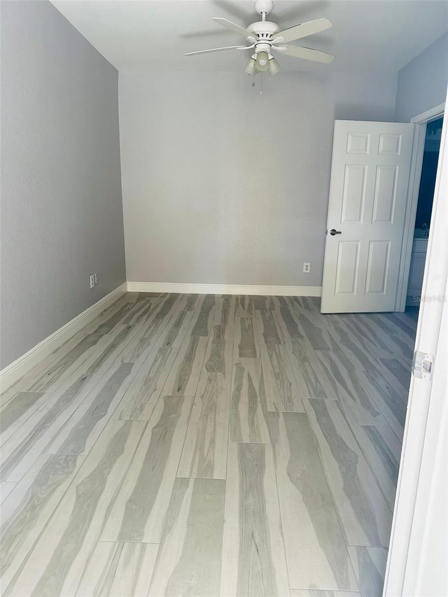 Image 5 of 15 For 860 Orange Avenue 460