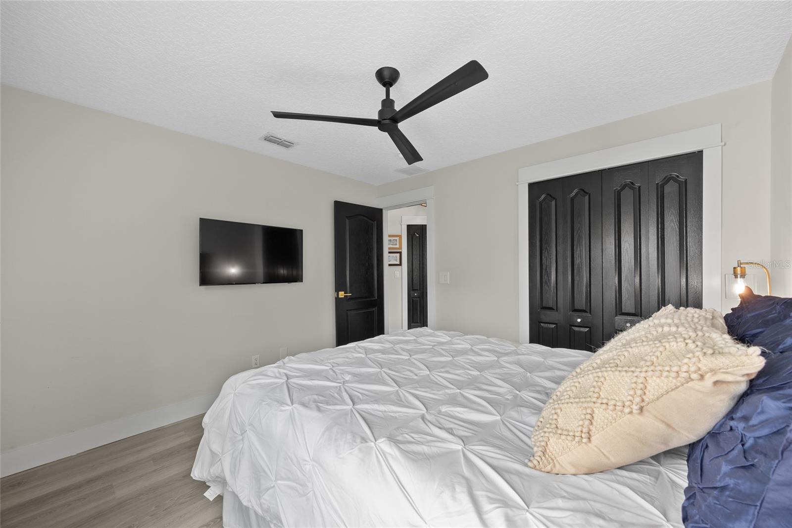 Image 35 of 64 For 1301 Johns Cove Lane