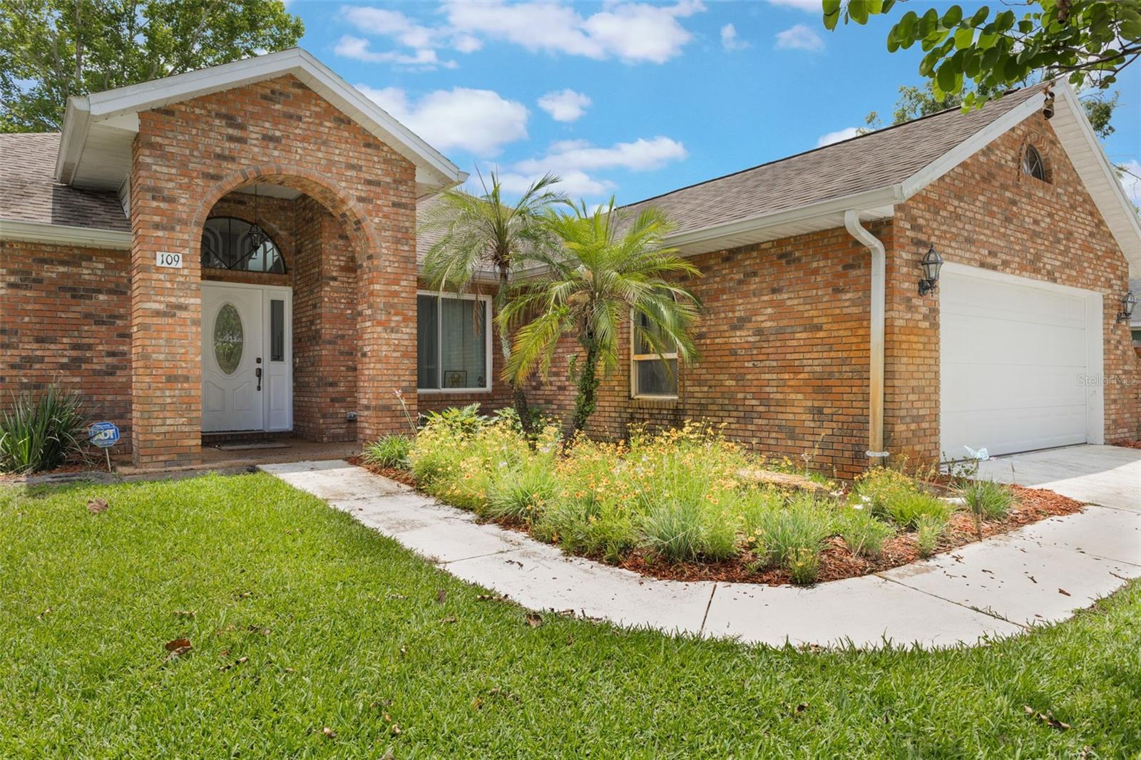 Details for 109 Hunter Point Court, DEBARY, FL 32713