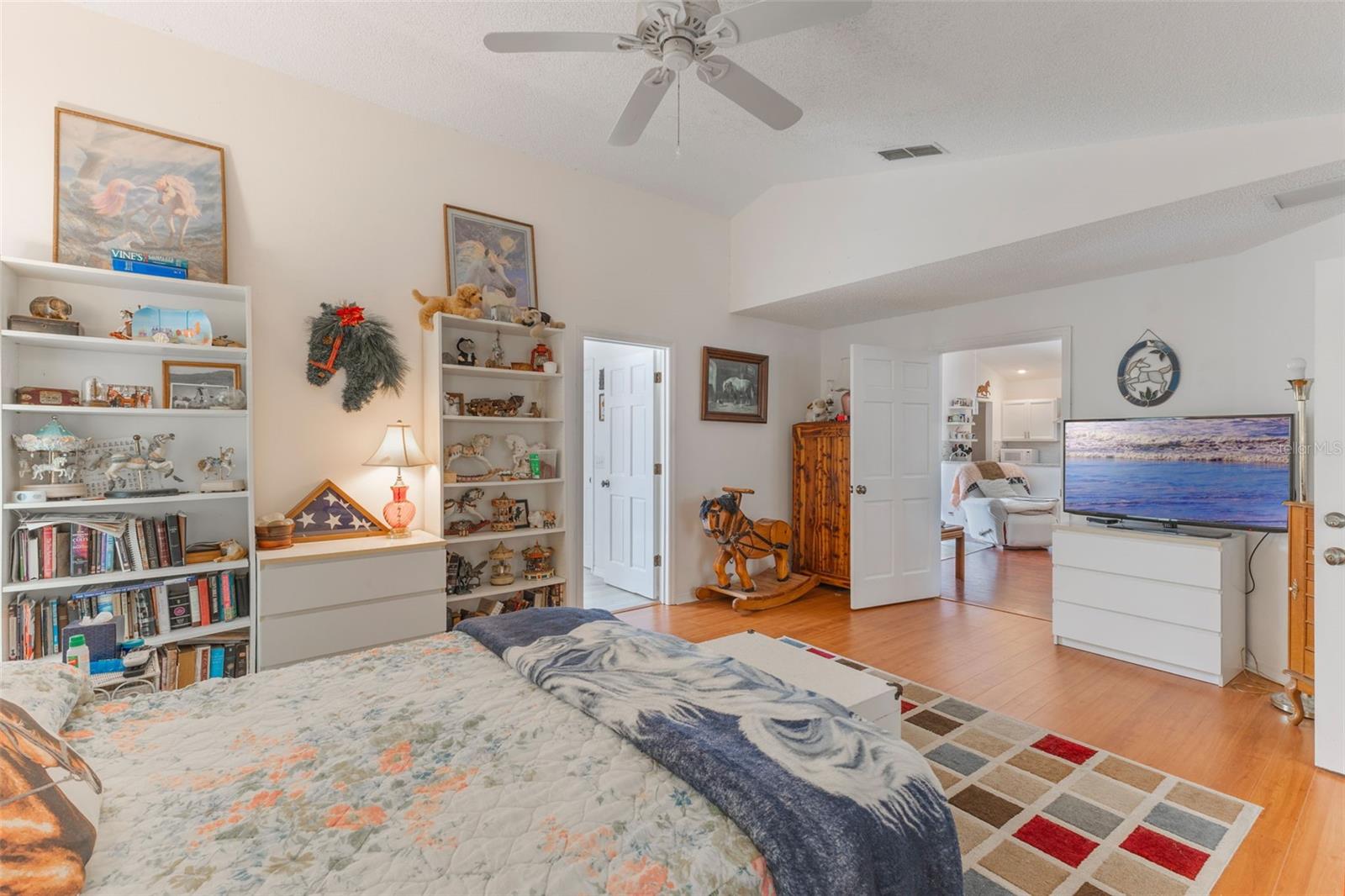 Image 14 of 25 For 109 Hunter Point Court