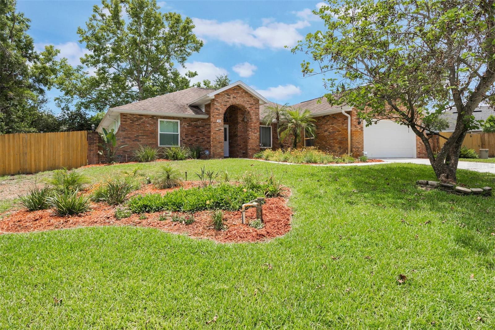 Image 2 of 25 For 109 Hunter Point Court