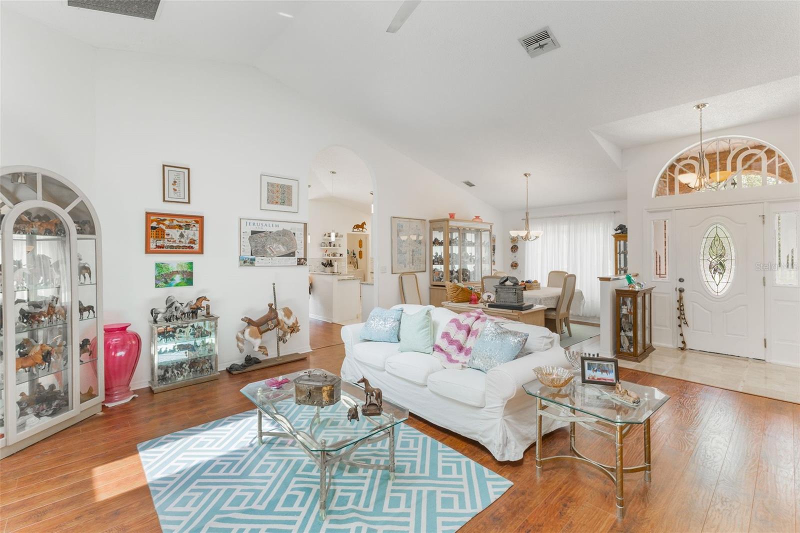 Image 4 of 25 For 109 Hunter Point Court