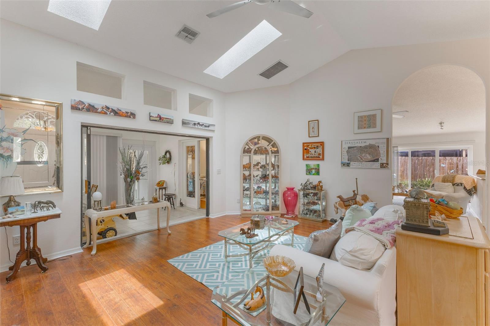 Image 6 of 25 For 109 Hunter Point Court