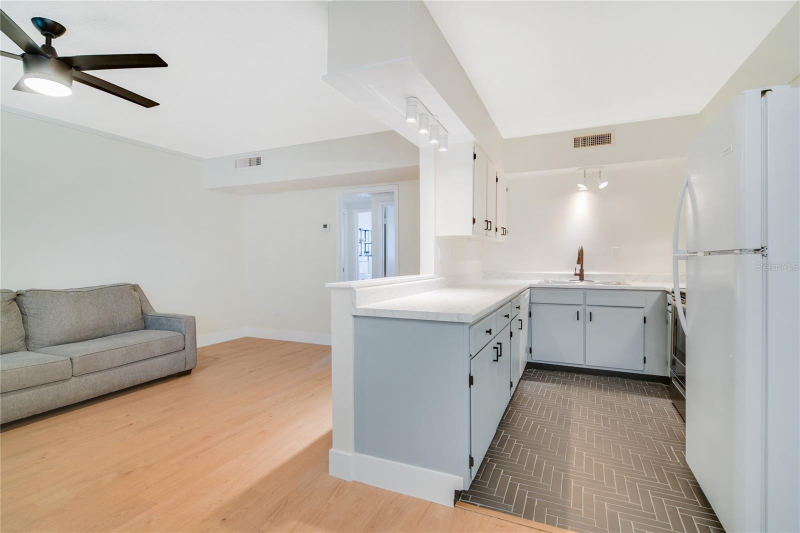 Image 11 of 20 For 2893 Osceola Avenue E6